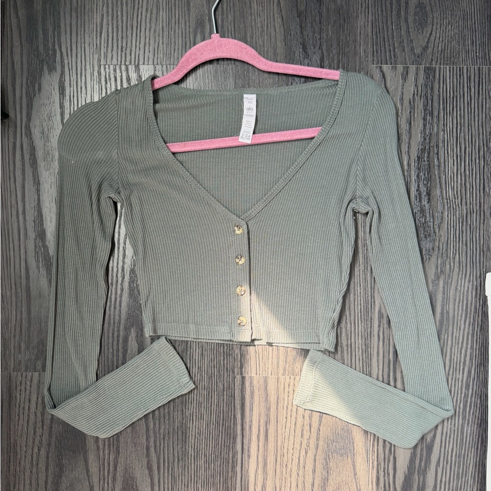 ALO Yoga Sage Ribbed V-Neck Button Crop Top